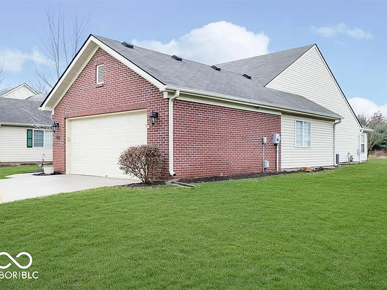 528 Dylan Dr — Photo 2