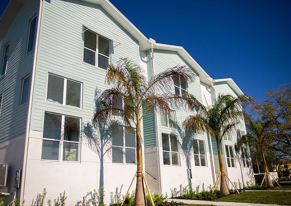 1st image of 3820 Pompano Dr SE