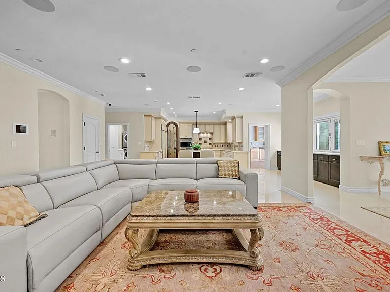 3263 New York Dr — Photo 4