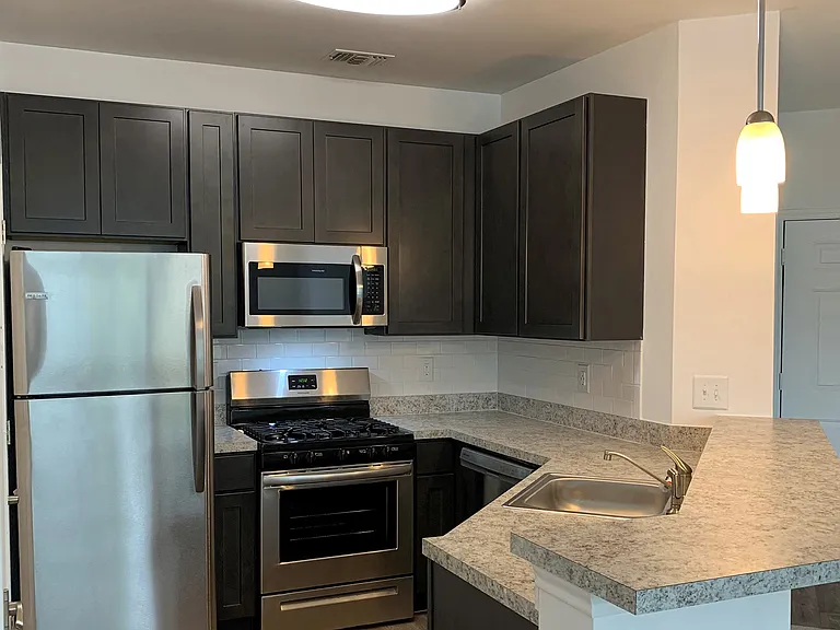 The Apartments at Cambridge Court — Photo 8