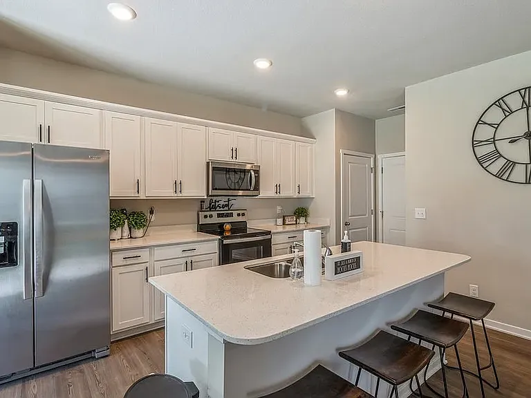 3319 NW Cedarwood Ln — Photo 4