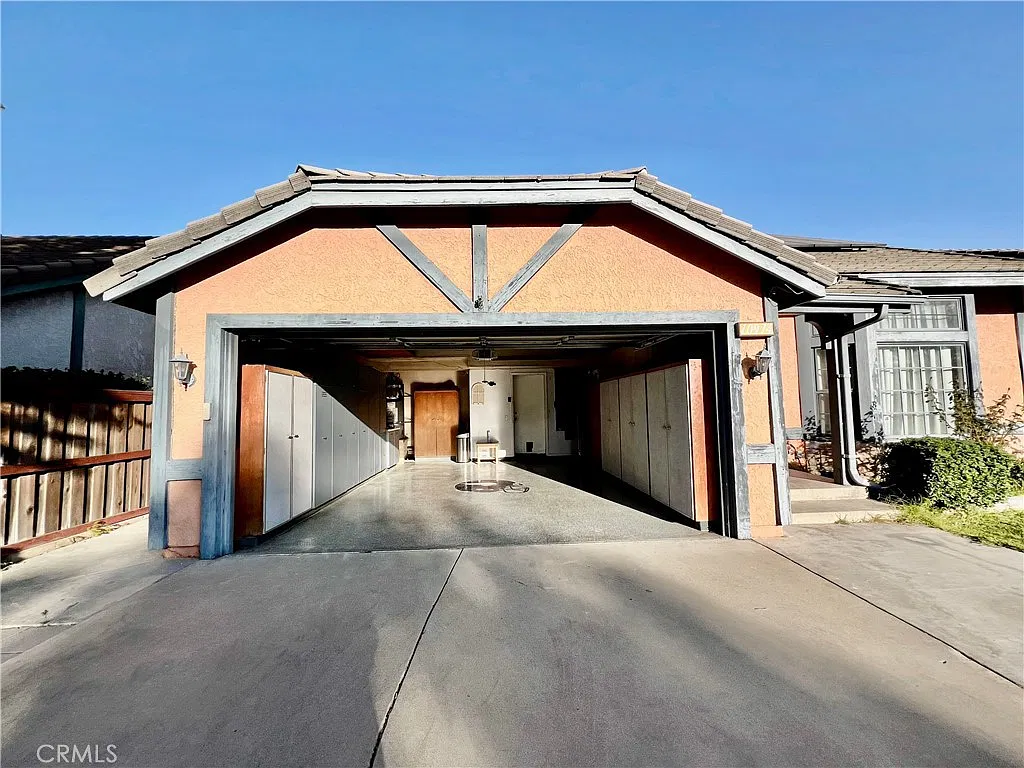 4 bed, 1883 sqft, $3,650 — Photo 2