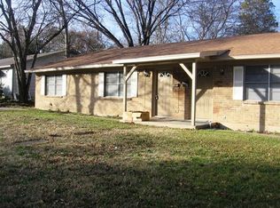 405 E 8th St, Bonham, TX 75418