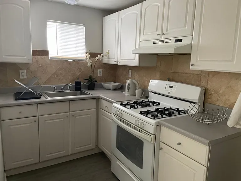 3817 Clairemont Dr — Photo 9