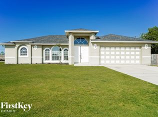 832 Neuse Ave, Fort Myers, FL 33913