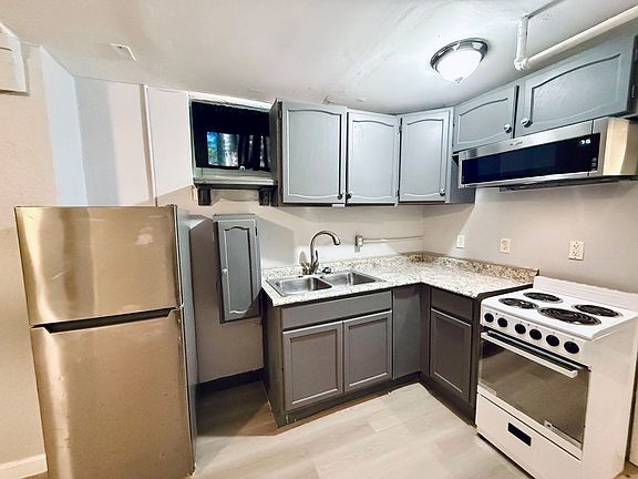 2nd image of 2630 Stanton Ave #4
