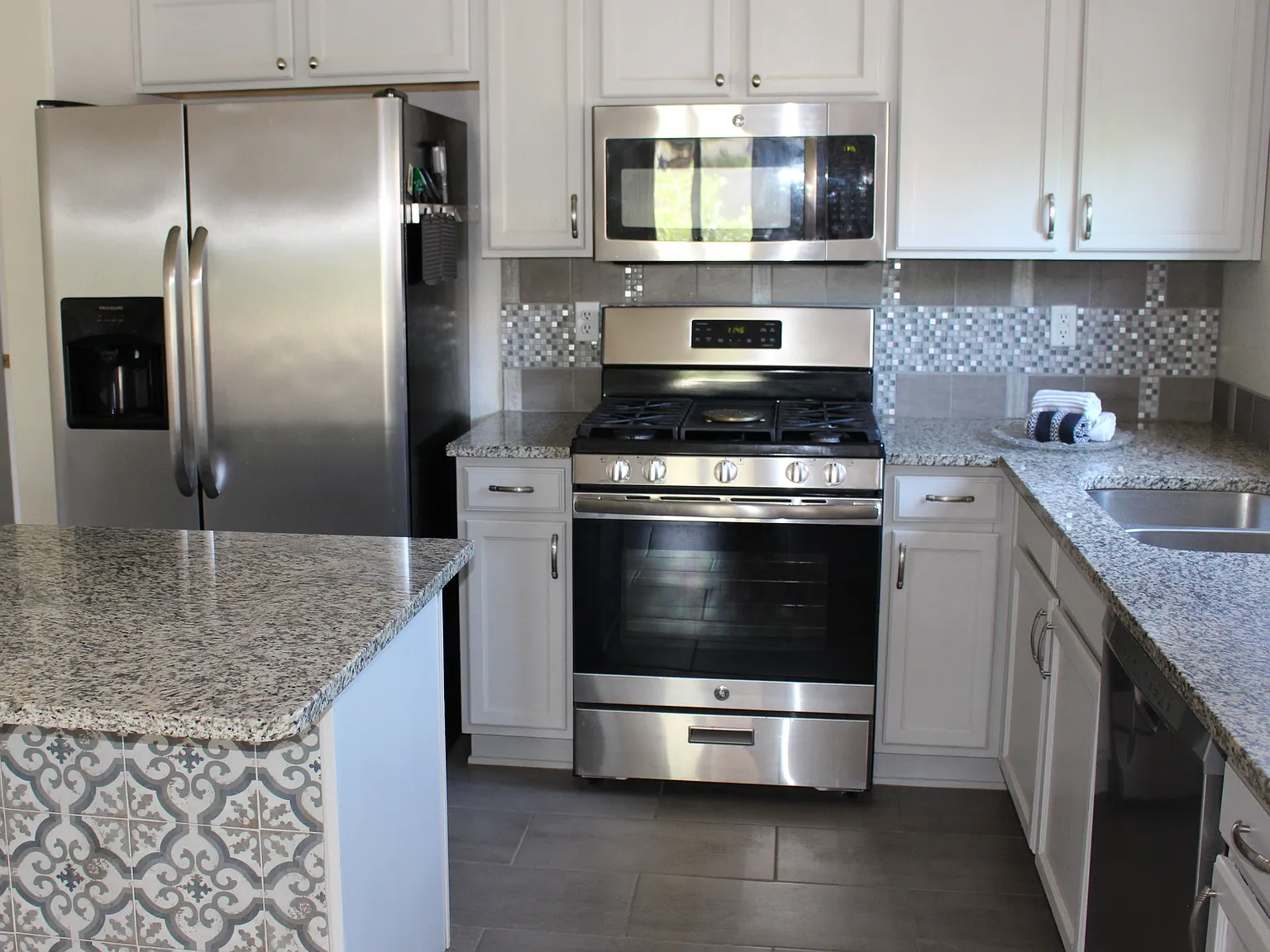 3 bed, 1630 sqft, $1,897 — Photo 3