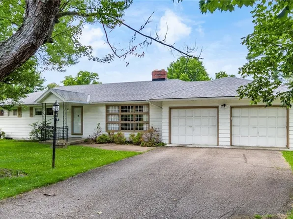3205 Hilltop Rd, Zanesville, OH 43701