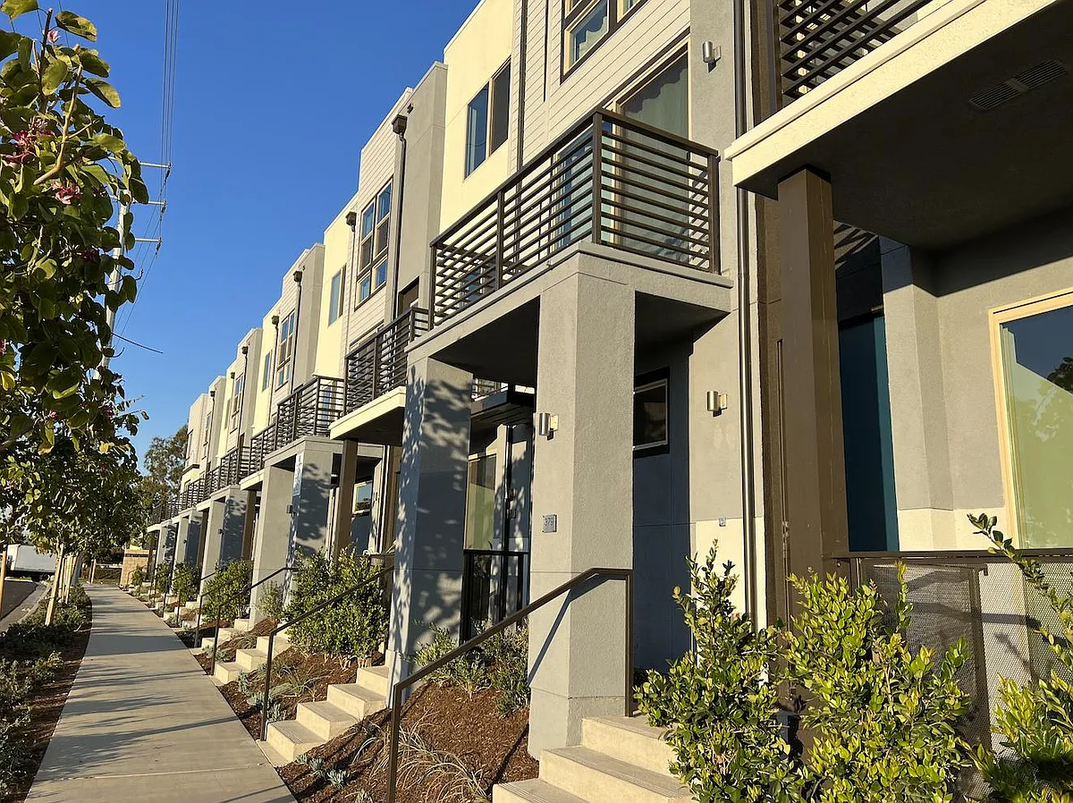 Building Photo - 379 Placemark