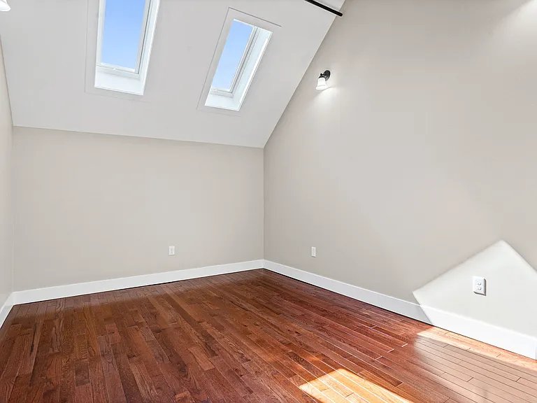 521 Warren St #4 — Photo 33