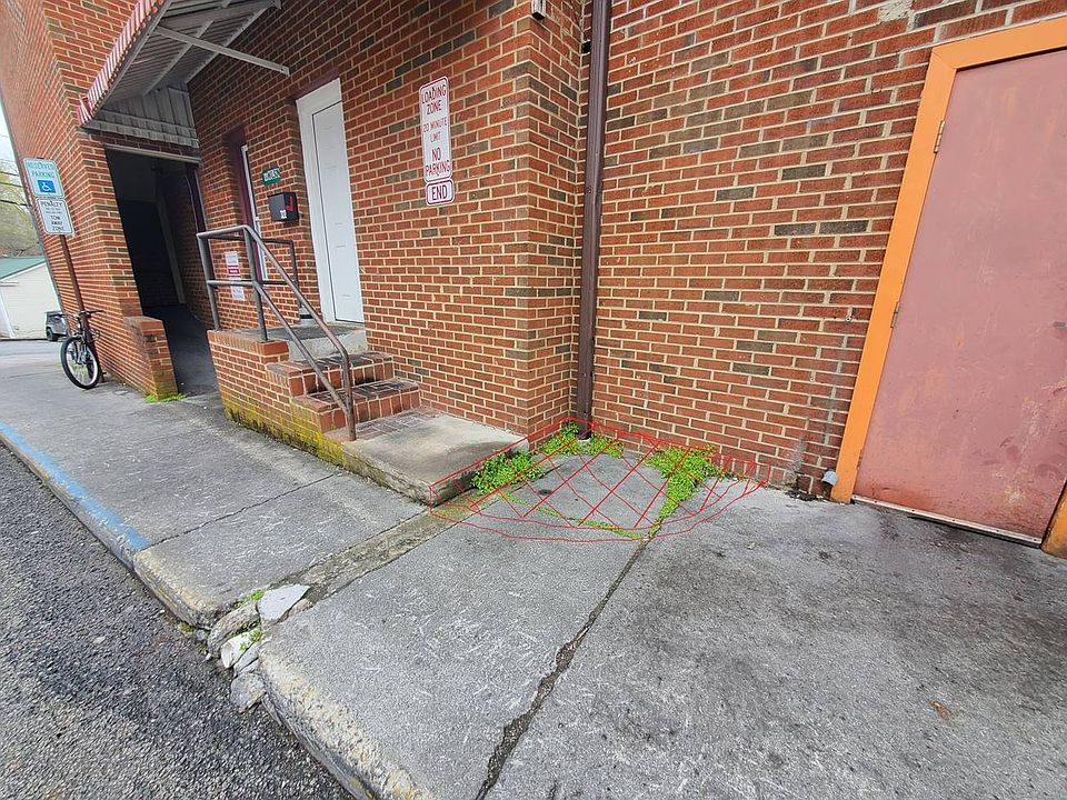 Ramp behind the set of steps goes up to the apartment door. Wilson Ave is street name