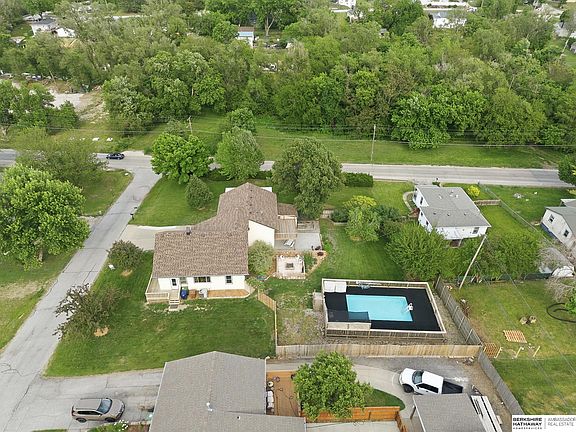 3rd image of 7402 Sarpy Ave