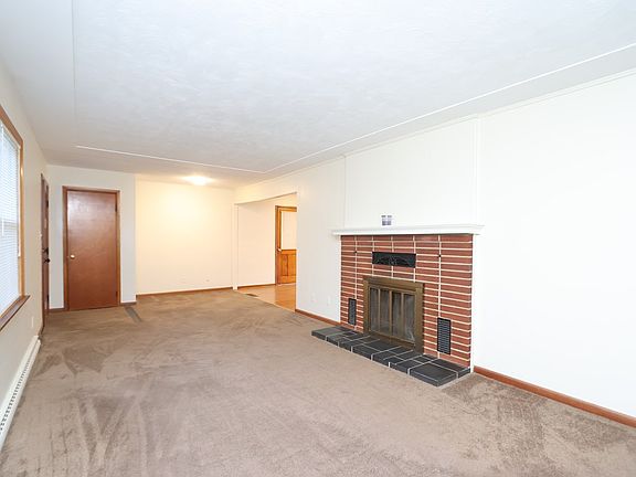 2nd image of 125 Hilltop Rd