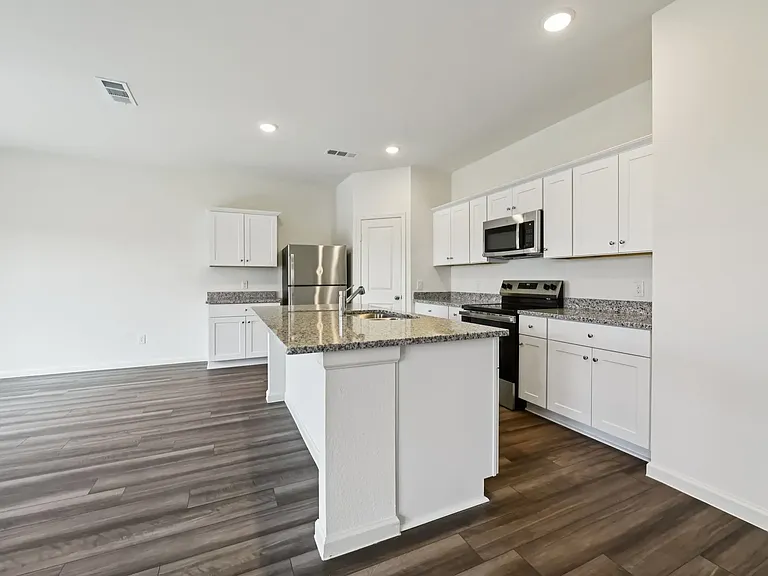 4606 Wildrose Dr — Photo 4
