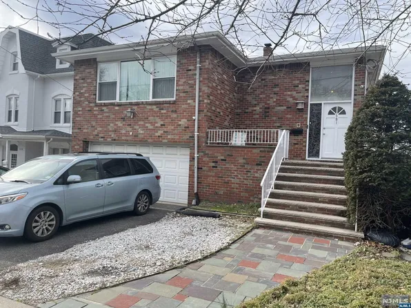 681 Broad Ave, Ridgefield, NJ 07657