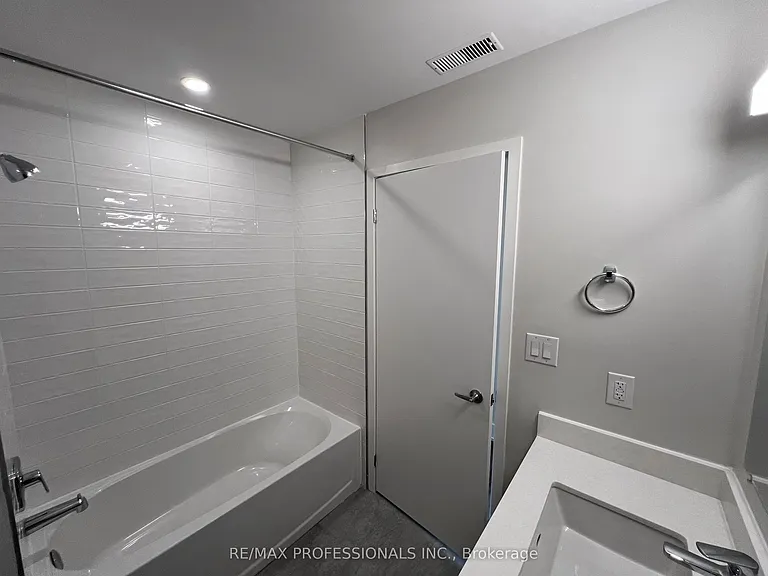 62 Dixfield Dr #123 — Photo 26