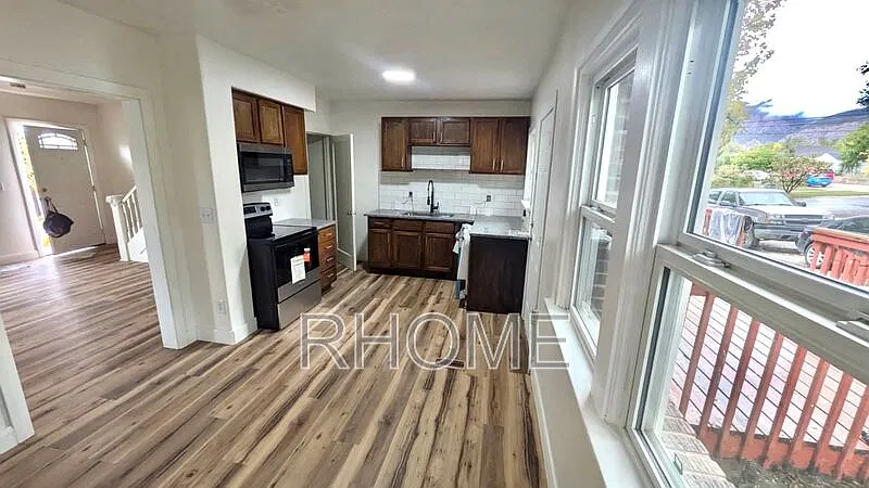 2 bed, 1.0 bath, 875 sqft, $1,449 — Photo 2