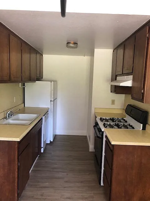 Building Photo - 4601 Karbet Way #15