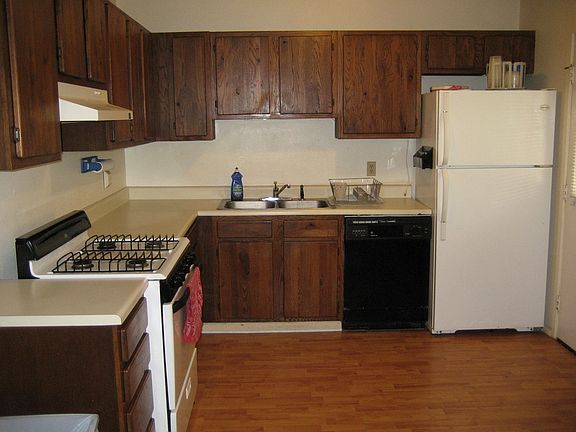 3rd image of 1411 Lakeview Dr
