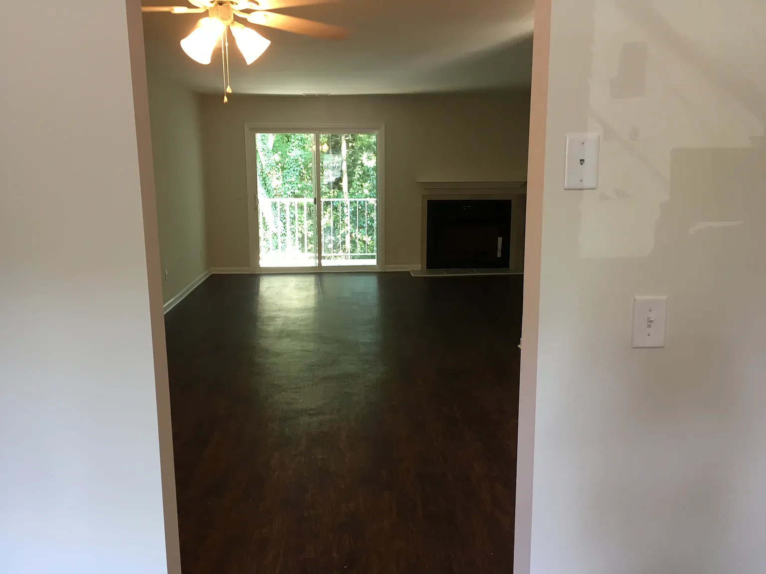 2 bed, 960 sqft, $1,670 — Photo 2