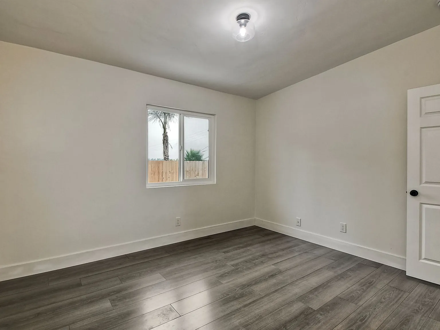 2 bed, 698 sqft, $2,610 — Photo 3