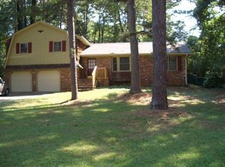 925 Viking Dr, Stone Mountain, GA
