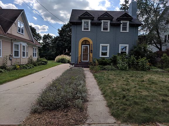 No-mow lawn in front!