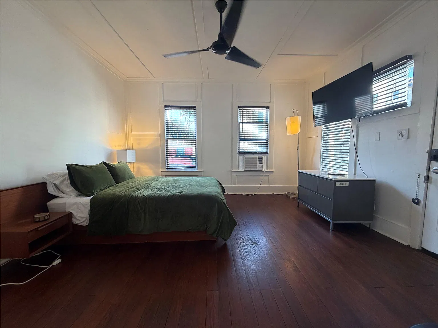 Studio, 1.0 bath, 500 sqft, $1,400 — Photo 3