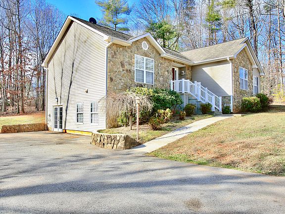 3rd image of 120 Woods Edge Dr