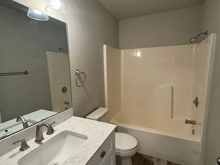 210- 2012 NE Neil Way — Photo 12