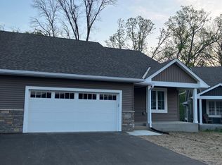 2105 Kari Ln, North Saint Paul, MN 55109