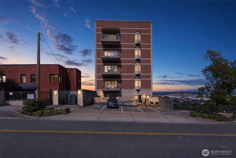 2nd image of 207 Broadway #200