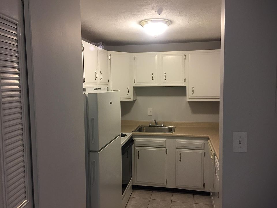 2nd image of 66 Greenleaf St APT 17
