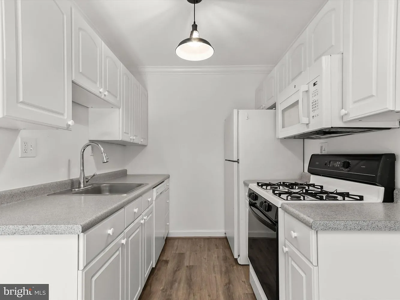 Studio, 568 sqft, $2,200 — Photo 4