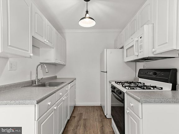 4th image of 2325 42nd St NW APT 320