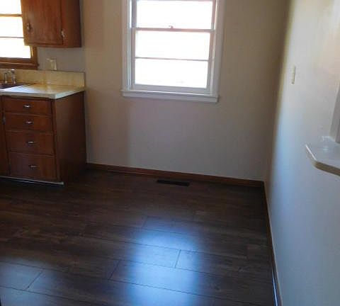 5th image of 720 2nd St SE