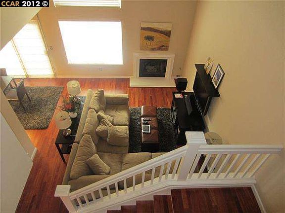 4th image of 211 Portola Dr