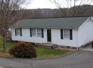 210 Dot St, Richlands, VA 24641