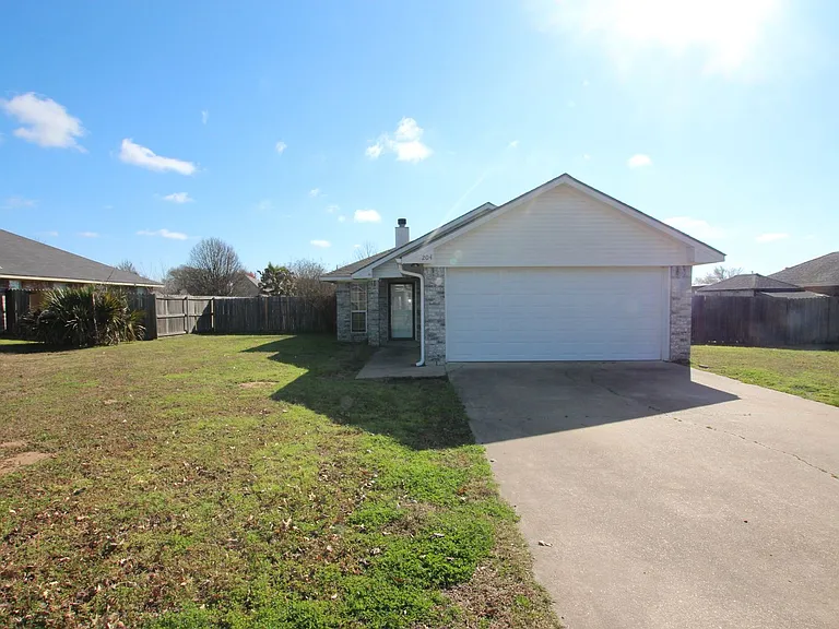 204 Willow Rd — Photo 1