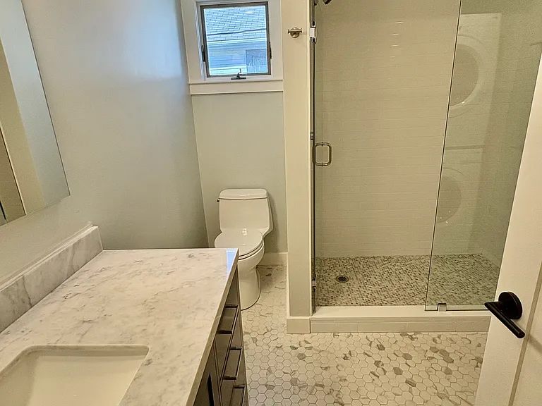 577 Franklin St #2 — Photo 6