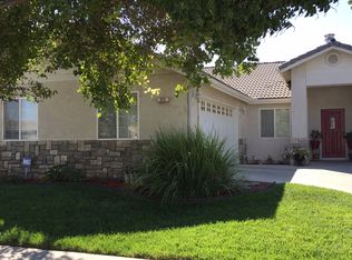 573 Puffin Ln, Lemoore, CA 93245