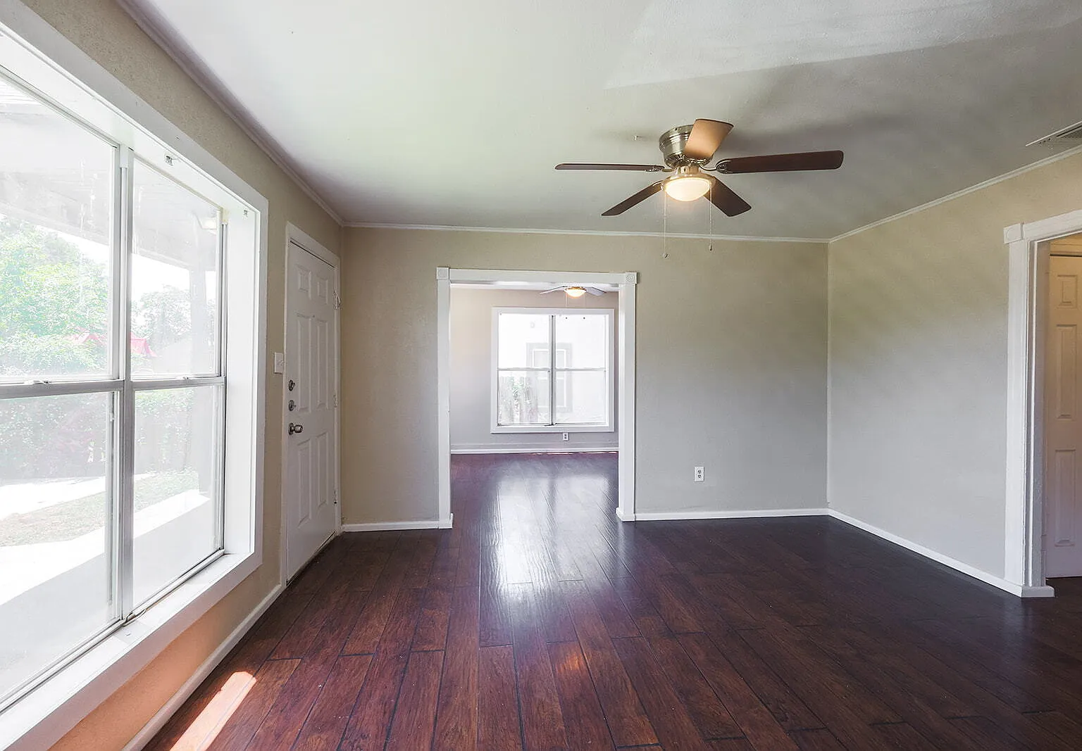 3 bed, 2.0 bath, 1340 sqft, $1,050 — Photo 3