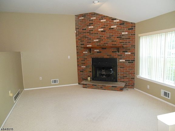 5th image of 181 Driscoll Ct