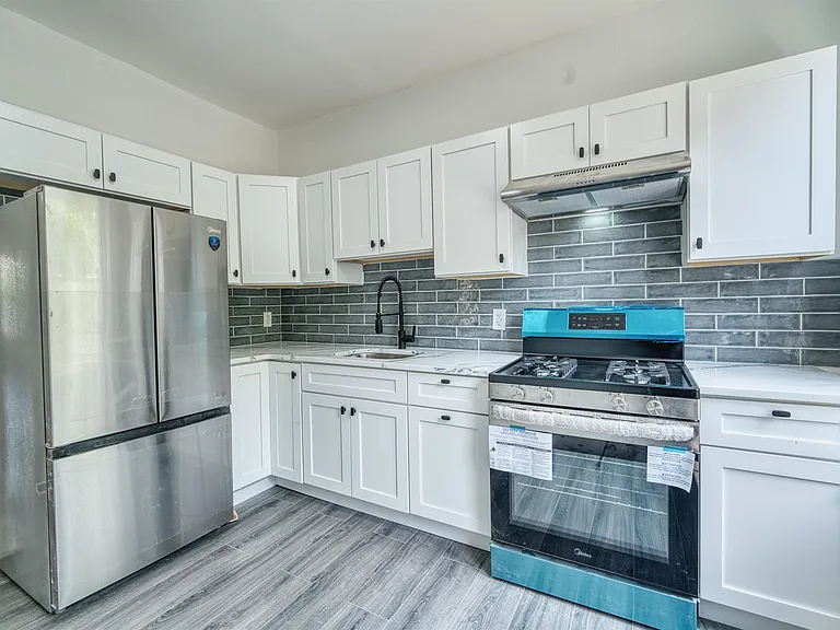 175 Zabriskie St #1 — Photo 2