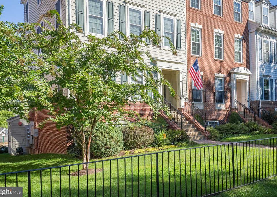 1st image of 723 Massey Ln