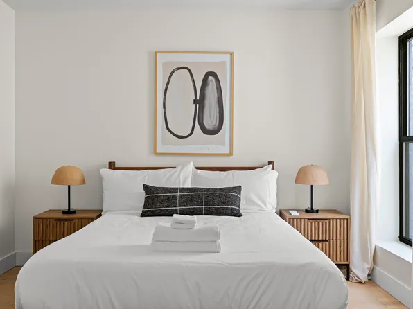 389 Manhattan Avenue image 23 of 38