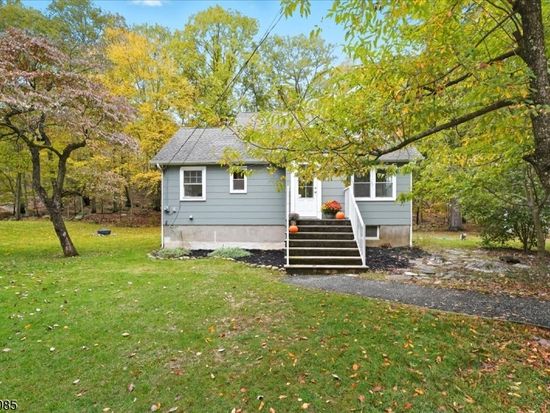 199 Snake Den Rd, Wanaque, NJ 07465
