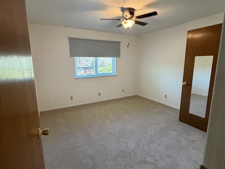 242 Caliente St #B — Photo 8