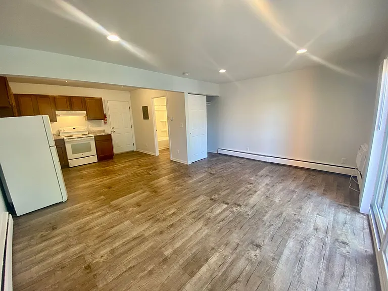 504 Saint Johns St — Photo 4