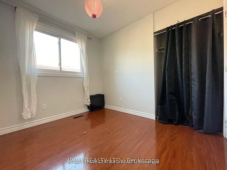 498 Daralea Hts #UPPER — Photo 18